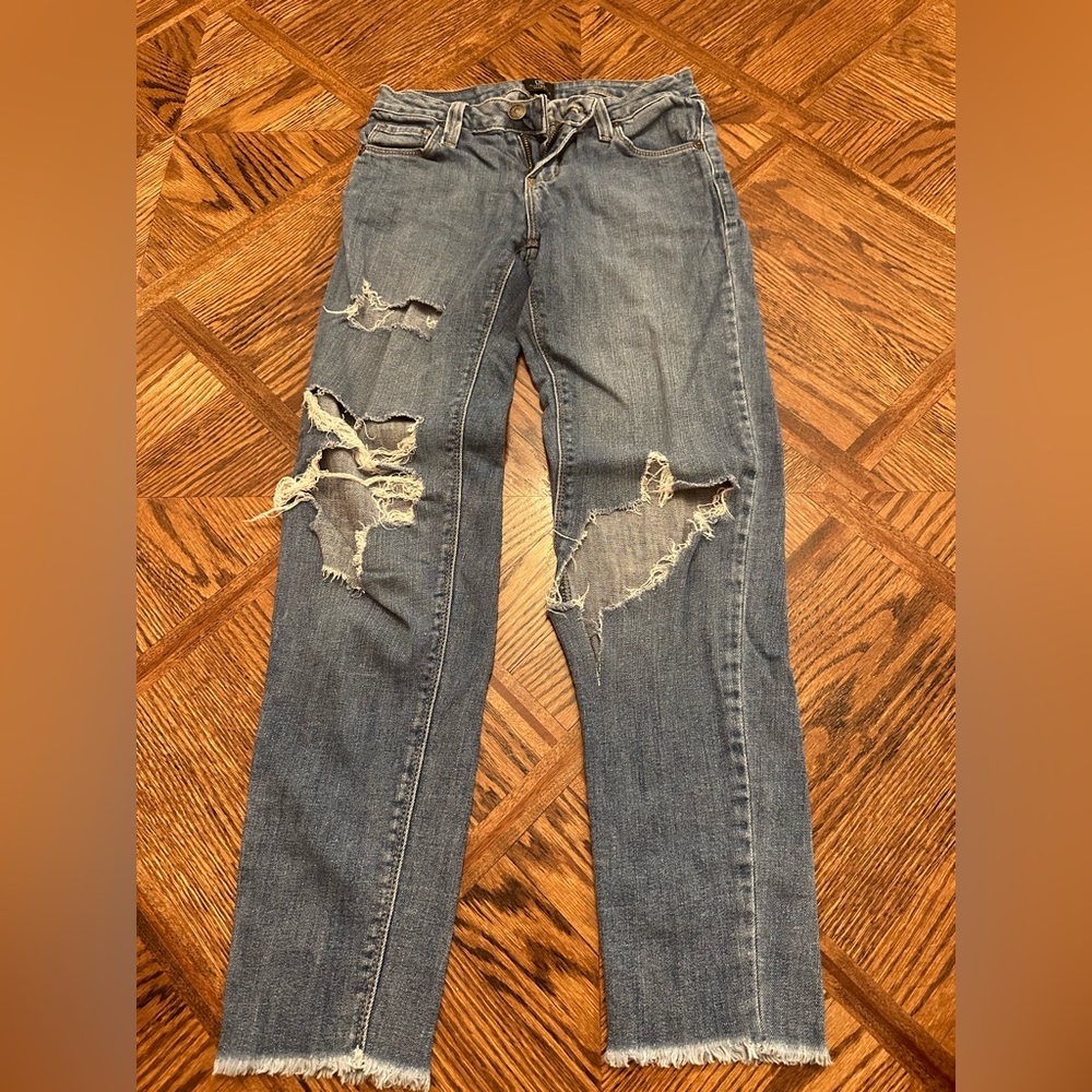 Skinny ripped jeans // low rise